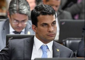 Com o esvaziamento de lideranças e estagnado nas pesquisas, apoiadores dão como certa desistência de Irajá
