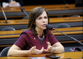 Professora Dorinha lidera corrida ao Senado em todos os cenários, segundo nova pesquisa FIETO/Vetor e TV Jovem Record
