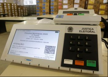 Urnas eletrônicas am pela penúltima etapa de verificação e são lacradas em Palmas