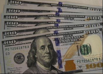 Dólar cai para R$ 5,31 com bom humor externo e doméstico