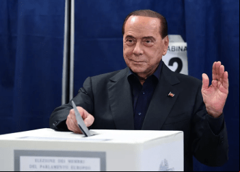 Silvio Berlusconi, ex-primeiro-ministro da Itália, falece aos 86 anos