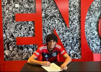 Talento tocantinense brilha: Lateral Gusttavo Sousa, cria da Escola do Flamengo de Palmas, assina contrato profissional com multa milionária