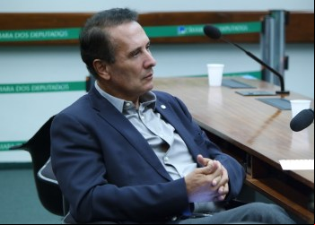 Deputado Federal Carlos Gaguim Celebra Aprovação de Projeto de Lei no Senado