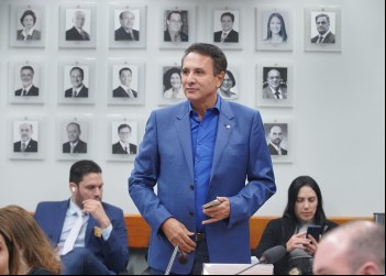 Projetos de Lei do Deputado Carlos Gaguim em Destaque Esta Semana em Brasília