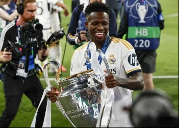 PSG Mostra Interesse em Vinicius Junior para Substituir Mbappé, Segundo RMC Sport
